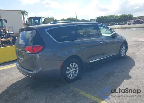 2020 Chrysler Pacifica Touring L z USA, uszkodzony, nr VIN 2C4RC1BG7LR176357